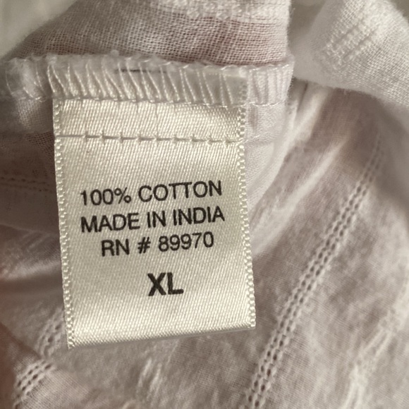 EDEN & OLIVIA casuAl white bilutton up - Picture 5 of 5